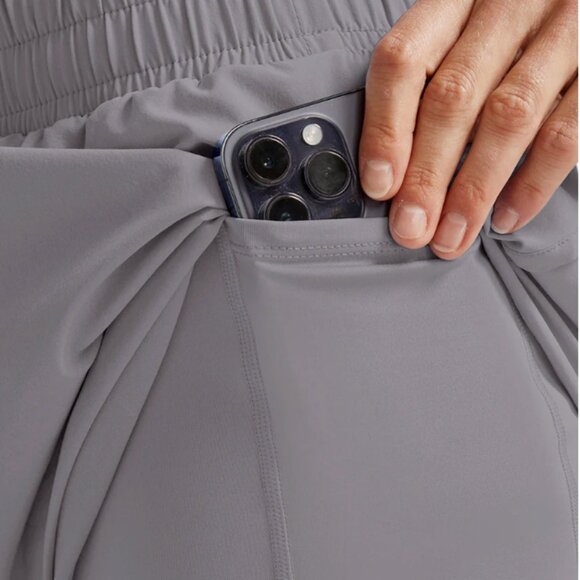 BEYOND YOGA - Stretch Woven In Stride Lined Shorts - Cloud Grey - Large - Picture 5 of 10